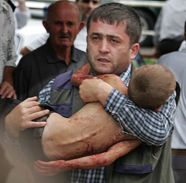 Раненый ребенок, сбежавший из захваченной школы. - Sputnik Южная Осетия