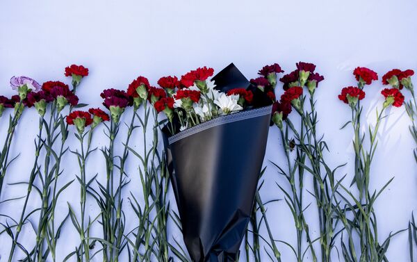 Возложение цветов в память жертв бесланской трагедии - Sputnik Хуссар Ирыстон