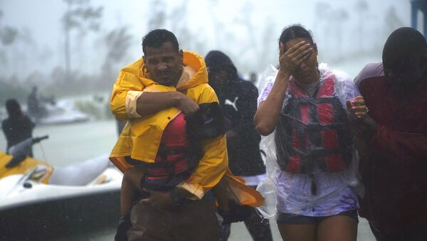 Эвакуация семей из Фрипорта после прохождения урагана Дориан над Багамскими островами - Sputnik Южная Осетия