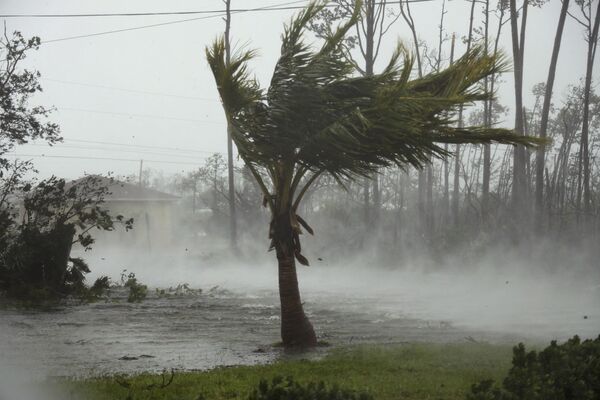 Дорога, затопленная во время прохождения урагана Дориан во Фрипорте, Багамы - Sputnik Южная Осетия