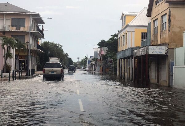 Вид на затопленную улицу в центре города Нассау, Багамы - Sputnik Южная Осетия