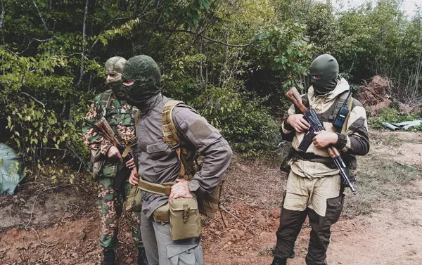 Сотрудники Погранслужбы КГБ Южной Осетии на посту у села Цнелис Сотрудники Погранслужбы КГБ Южной Осетии на посту у села Цнелис - Sputnik Южная Осетия