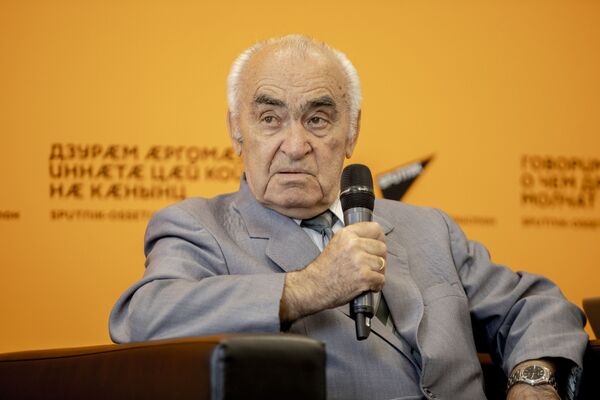 Юрий Гаглойти – выдающийся осетинский ученый, общественный и политический деятель. - Sputnik Южная Осетия