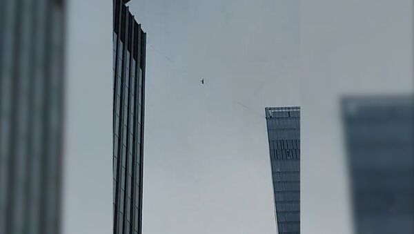 300 метров над землей: канатоходец сорвался между башнями Москва- Сити - Sputnik Южная Осетия