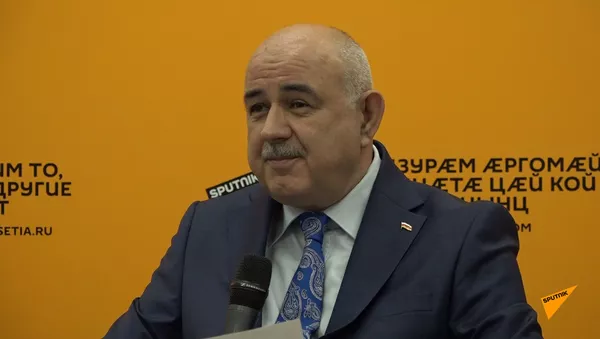 Дмитрий Медоев: с чего начинались дипломатические отношения Российской Федерации и Южной Осетии - Sputnik Южная Осетия