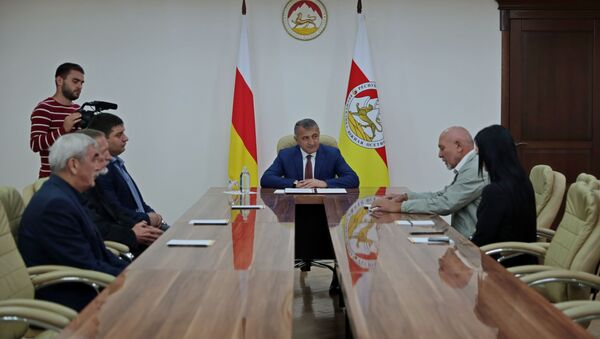 Встреча президента Южной Осетии с альпинистами - Sputnik Южная Осетия