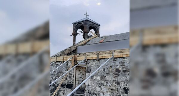 Дополнить и воссоздать: в святилище Джеры дзуар меняют кровлю Дополнить и воссоздать: в святилище Джеры дзуар меняют кровлю - Sputnik Южная Осетия