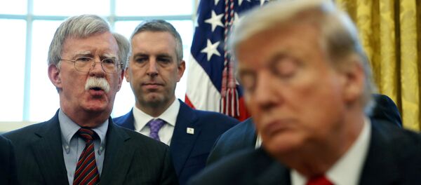 Экс-советник по нацбезопасности США Джон Болтон и президент США Дональд Трамп  Экс-советник по нацбезопасности США Джон Болтон и президент США Дональд Трамп  - Sputnik Южная Осетия