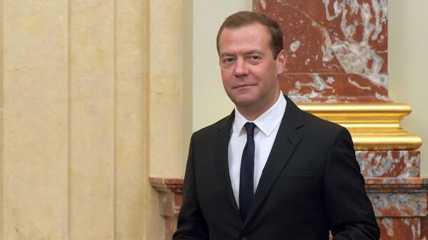 Дмитрий Медведев перед началом заседания кабинета министров РФ в Доме правительства РФ - Sputnik Южная Осетия