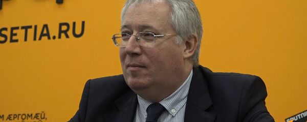 Константин Кочиев о перегруженности символами герба Цхинвала - Sputnik Южная Осетия