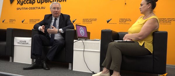 Осетинский герб с точки зрения геральдики и значение цветов осетинского флага Осетинский герб с точки зрения геральдики и значение цветов осетинского флага - Sputnik Южная Осетия