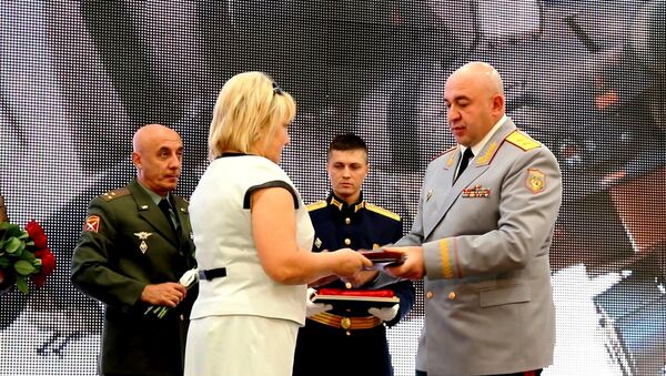 Глава Минобороны Южной Осетии наградил вертолетчиков в Буденновске - Sputnik Южная Осетия