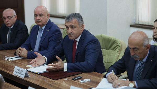 Президент Южной Осетии Анатолий Бибилов на встрече с сопредседателями Женевских дискуссий  - Sputnik Южная Осетия