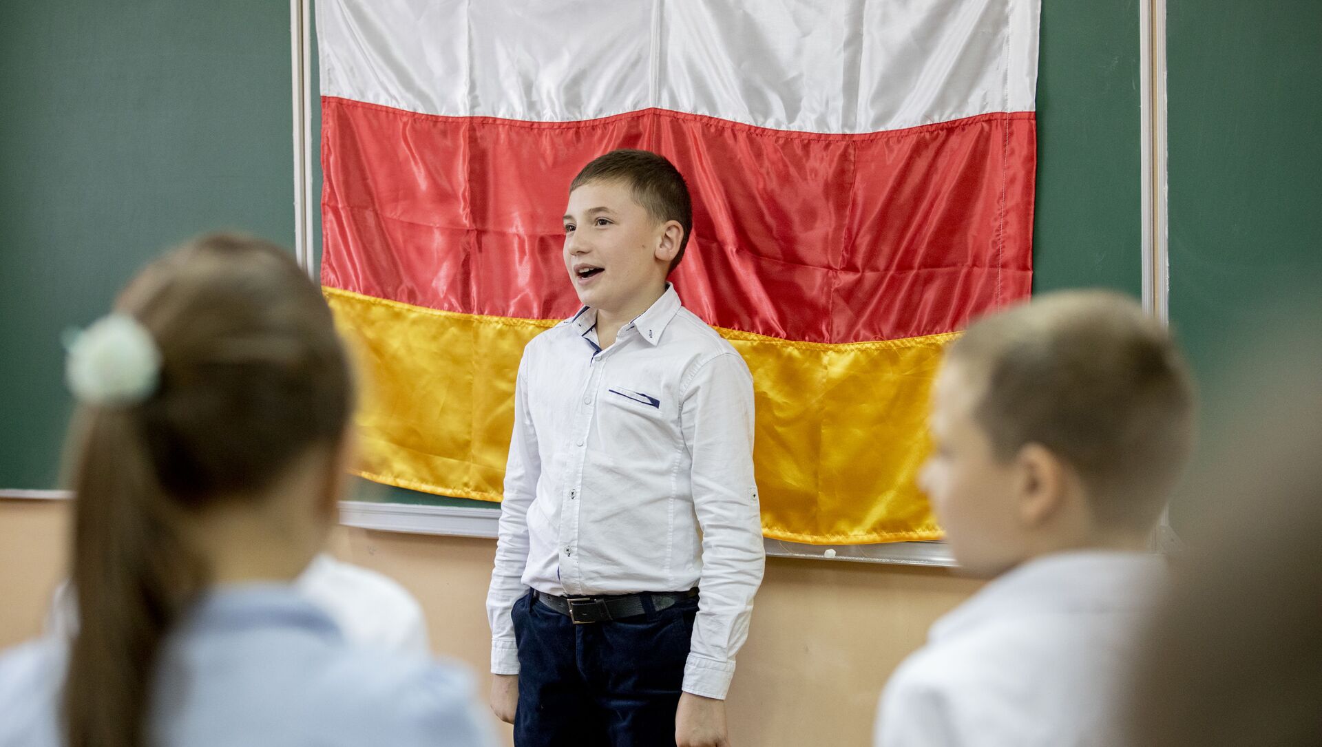 Игра среди учеников гимназии Альбион, приуроченная ко дню государственного флага республики Южная Осетия - Sputnik Южная Осетия, 1920, 23.08.2021