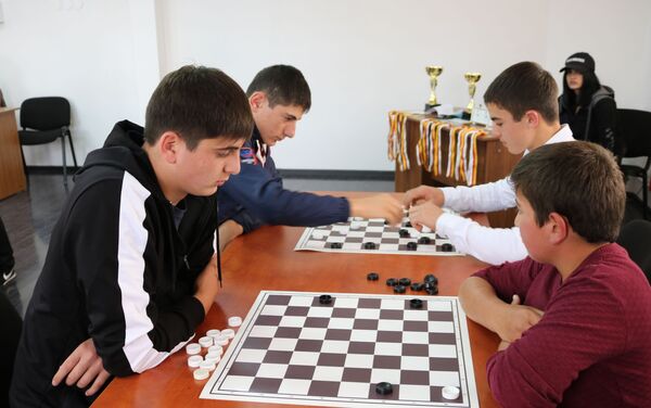 Турнир по шашкам среди школьников Цхинвальского района - Sputnik Южная Осетия