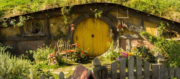 Вход в дом Бильбо Бэггинса, декорации к фильму Хоббит Вход в дом Бильбо Бэггинса, декорации к фильму Хоббит - Sputnik Южная Осетия