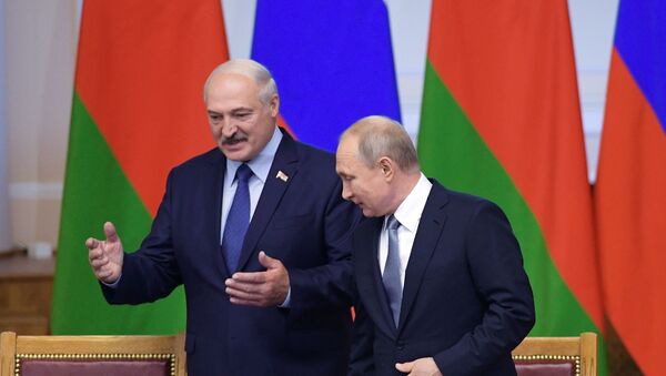  Президент РФ Владимир Путин и президент Белоруссии Александр Лукашенко (слева) - Sputnik Южная Осетия