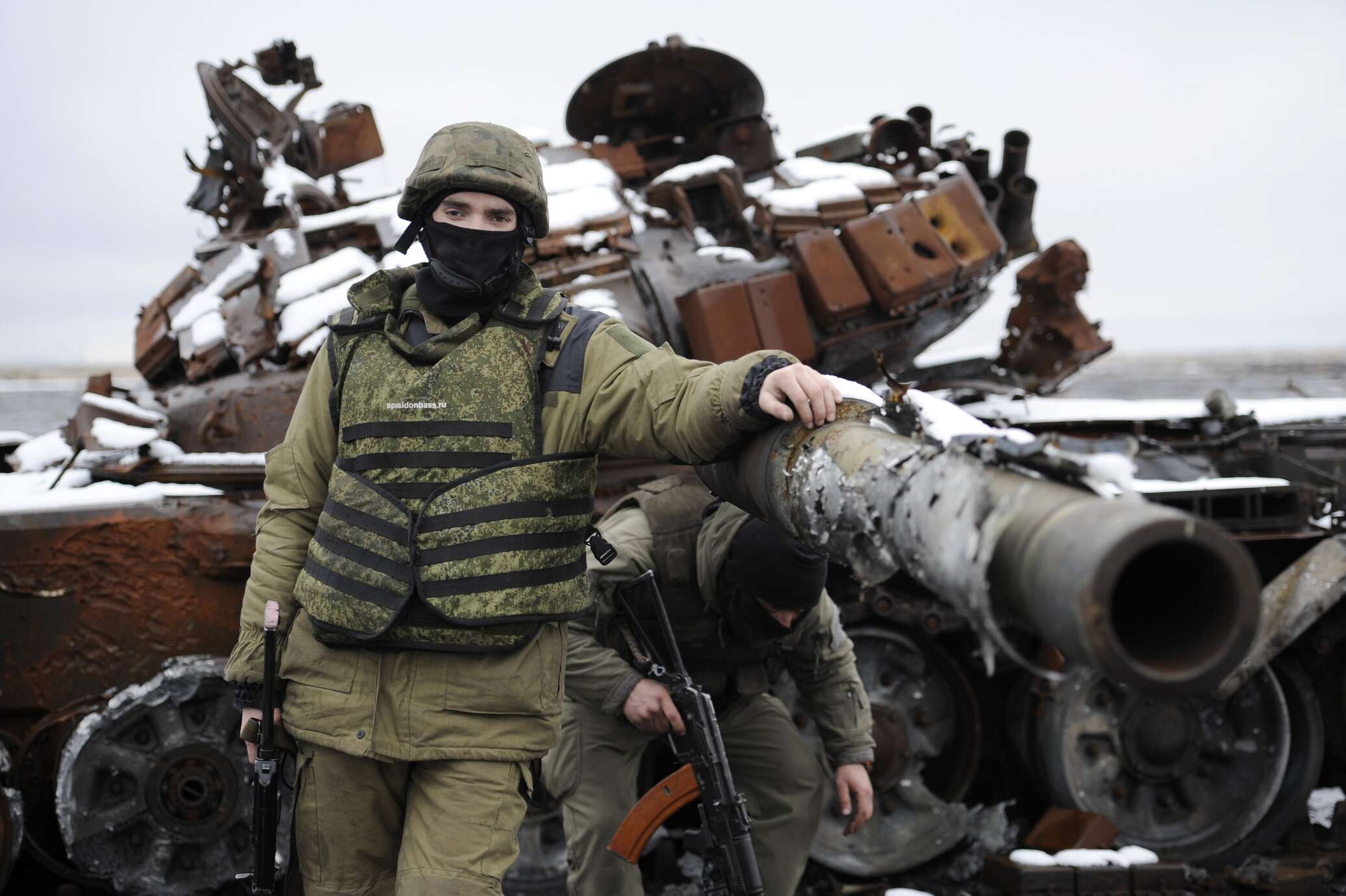 Донецкий боевой. Ополченцы ДНР Донецкий аэропорт. Армия Новороссии вооружение. Солдаты ДНР. Вооружённые силы Новороссии.