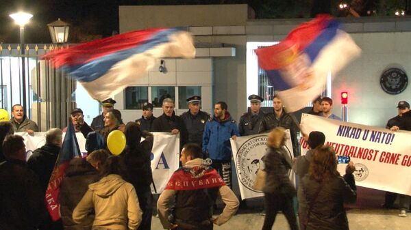 СПУТНИК_Жители Черногории скандировали НАТО - убийца на митинге у посольства США - Sputnik Южная Осетия