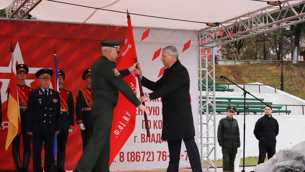 Главе Северной Осетии вручили исторические копии Знамени Победы - Sputnik Южная Осетия