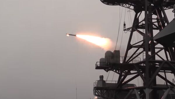 Впечатляет! Стрельбы противолодочного корабля из комплексов Кинжал засняли на видео - Sputnik Южная Осетия