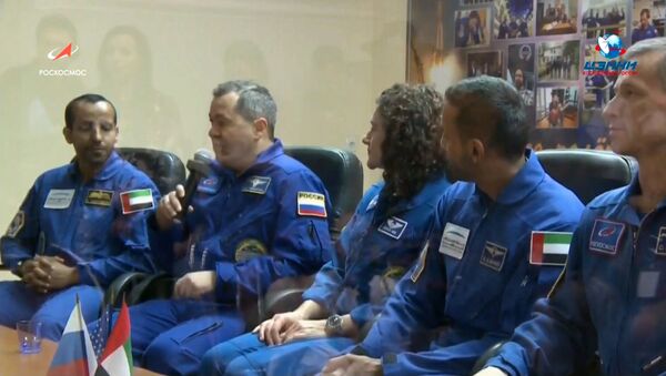Космонавты учат рунглиш и пакуют игрушки: последние приготовления перед стартом - Sputnik Южная Осетия