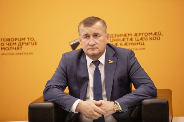 Фыццаг фӕстиуджытӕ: Хуссар Иры парламенты спикер радзырдта ног ӕрсидты куысты тыххӕй Фыццаг фӕстиуджытӕ: Хуссар Иры парламенты спикер радзырдта ног ӕрсидты куысты тыххӕй - Sputnik Хуссар Ирыстон