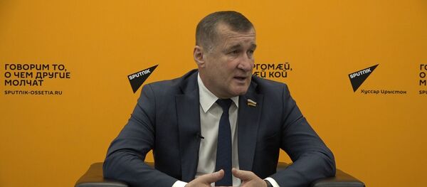 Строят пост на останках людей: спикер парламента Южной Осетии о ситуации у села Синагур Строят пост на останках людей: спикер парламента Южной Осетии о ситуации у села Синагур - Sputnik Южная Осетия