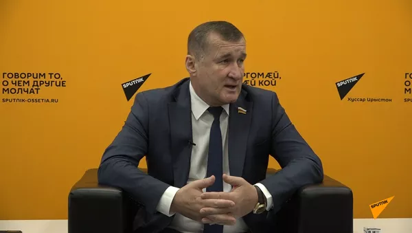 Строят пост на останках людей: спикер парламента Южной Осетии о ситуации у села Синагур - Sputnik Южная Осетия