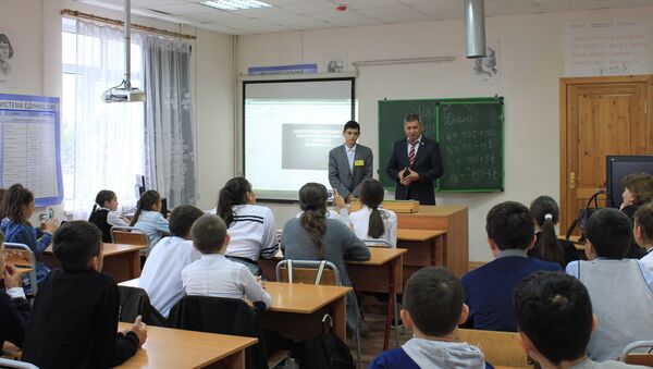 Школьники Южной Осетии принимают участие в международном конкурсе Наши герои - Sputnik Южная Осетия