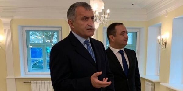 Бибилов посетил старинный особняк в Москве, куда скоро переедет посольство Южной Осетии - Sputnik Южная Осетия