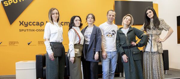 Пресс-конференция с модельером Хохом Бекоевым. Пресс-конференция с модельером Хохом Бекоевым. - Sputnik Южная Осетия