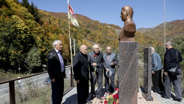 Возложение цветов к памятнику Алексея Остаева - Sputnik Южная Осетия