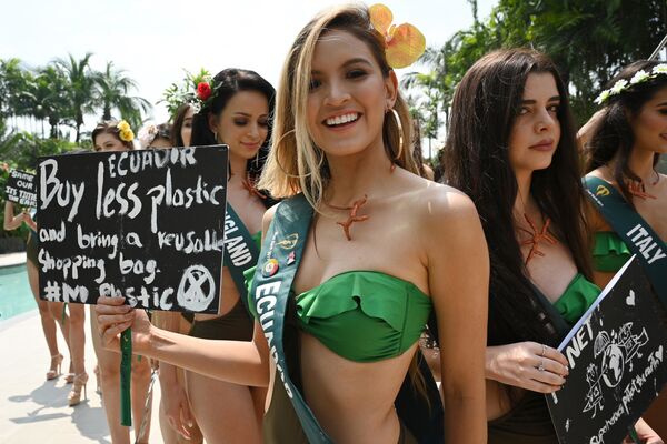 Претендентка из Эквадора на звание Мисс Земля 2019 с плакатом в защиту планеты - Sputnik Южная Осетия