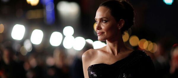 Анджелина Джоли на премьере фильма Малефисента: Владычица тьмы в Лос-Анджелесе Анджелина Джоли на премьере фильма Малефисента: Владычица тьмы в Лос-Анджелесе - Sputnik Южная Осетия