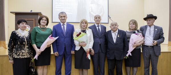 Цхинвалы схорзæхджын кодтой Нафийы премийы лауреатты Цхинвалы схорзæхджын кодтой Нафийы премийы лауреатты - Sputnik Хуссар Ирыстон