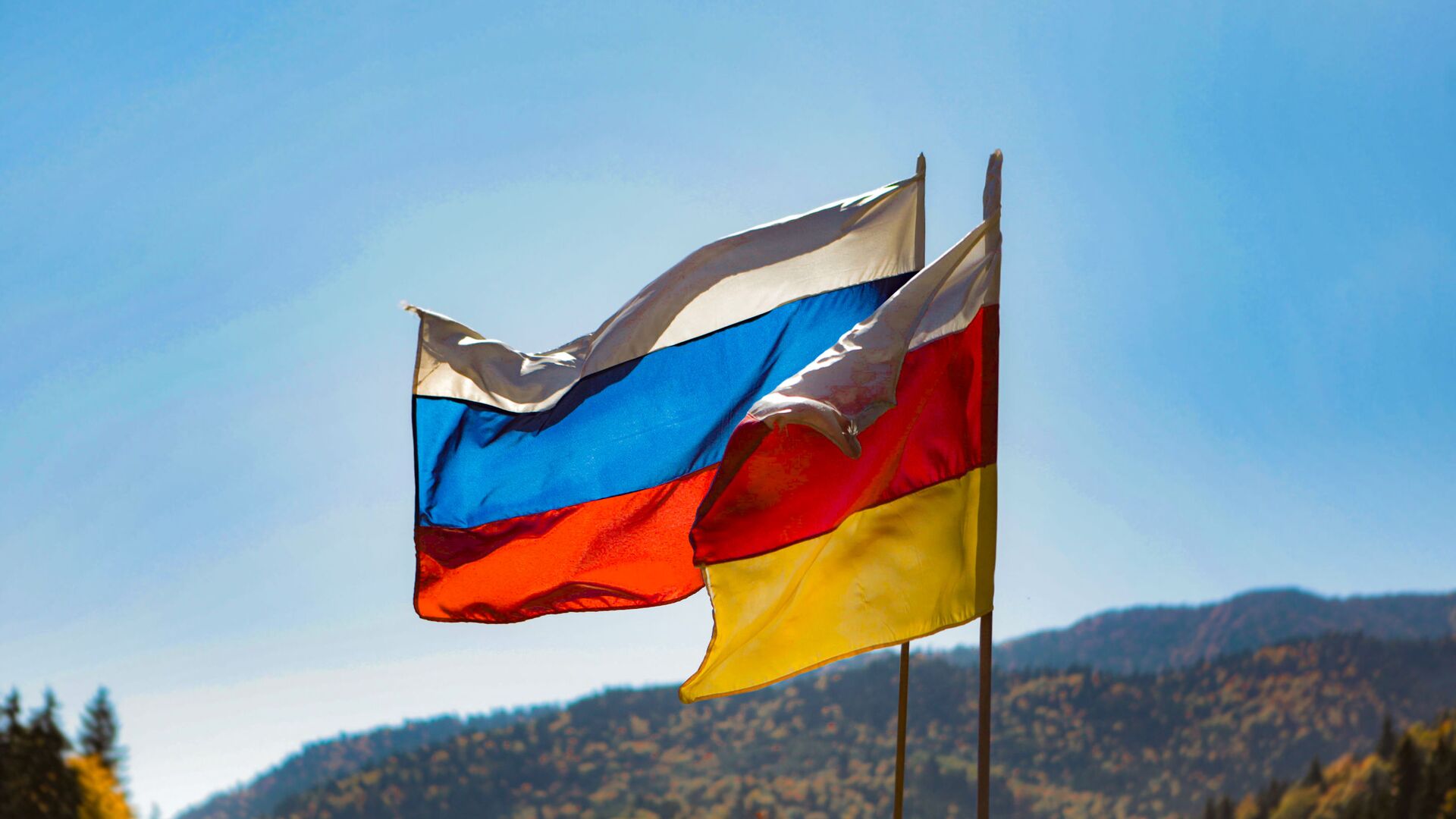 Флаг Южной Осетии и России - Sputnik Южная Осетия, 1920, 10.06.2022