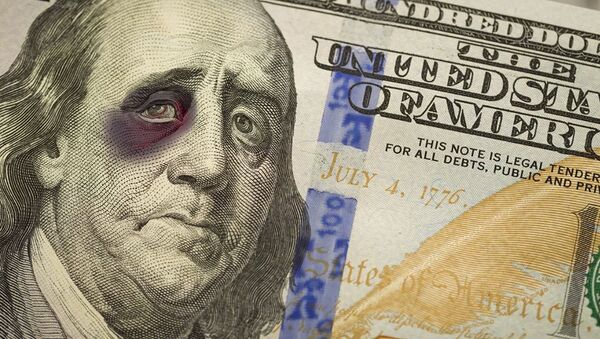 Изображение Бенджамина Франклина с подбитым глазом на банкноте номиналом сто долларов США. Архивное фото - Sputnik Южная Осетия
