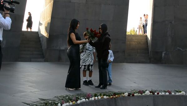 Ким Кардашьян почтила память жертв геноцида армян в Ереване - Sputnik Южная Осетия