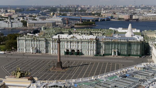 Вид на Дворцовую площадь и Государственный Эрмитаж в Санкт-Петербурге - Sputnik Южная Осетия