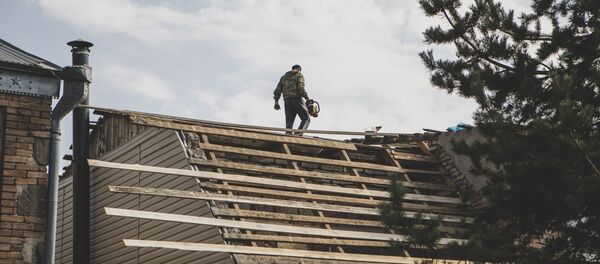 Замена кровли по ул. Горького - Sputnik Южная Осетия