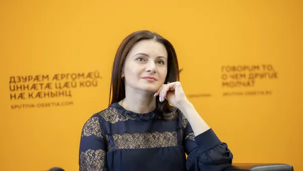 Лариса Ханикаева