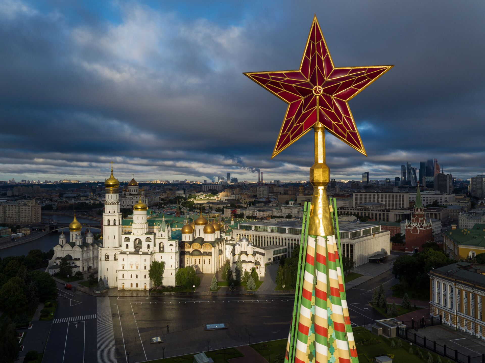 Звезда на Спасской башне Московского Кремля - Sputnik Южная Осетия, 1920, 26.10.2021