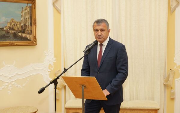 Президент Анатолий Бибилов посетил университет им. А. Герцена - Sputnik Южная Осетия