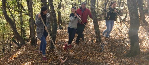 ХИПУ-йы ирон филологи æмæ журналистикæйы студенттæ бафснайдтой Джеры комы уæвæг Сау Дзуары алфæмбылай - Sputnik Хуссар Ирыстон