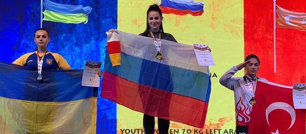 Родион Джиоев, Елизавета Дзутцева, Алан Золоев, Оксана Хортиева и Гуззитаева Диана – победители первенства мира по армрестлингу Родион Джиоев, Елизавета Дзутцева, Алан Золоев, Оксана Хортиева и Гуззитаева Диана – победители первенства мира по армрестлингу - Sputnik Южная Осетия