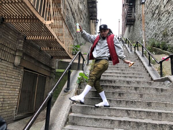 Радиоведущий Джей Гарсия исполняет танец Джокера на ставшей знаменитой лестнице в Бронксе, Нью-Йорк - Sputnik Южная Осетия