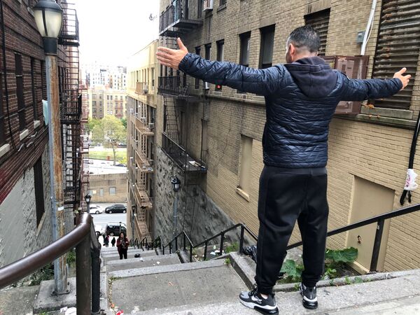 Турист из Мексики на лестнице Джокера в Бронксе, Нью-Йорк - Sputnik Южная Осетия