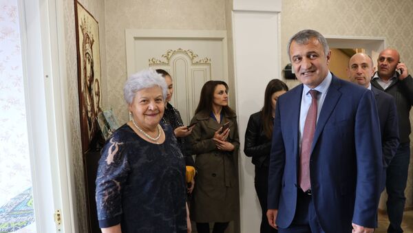 Объезд президента Анатолия Бибилова новых квартир в Цхинвале - Sputnik Южная Осетия