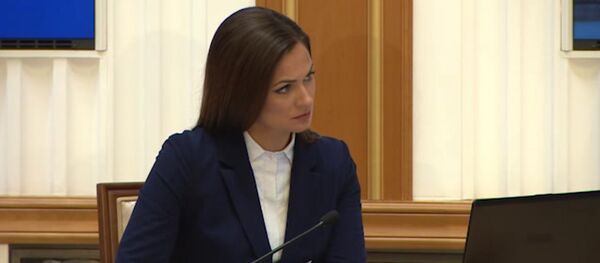 Пресс-секретарь президента Наталья Эйсмонт во время пресс-конференции Лукашенко Пресс-секретарь президента Наталья Эйсмонт во время пресс-конференции Лукашенко - Sputnik Южная Осетия